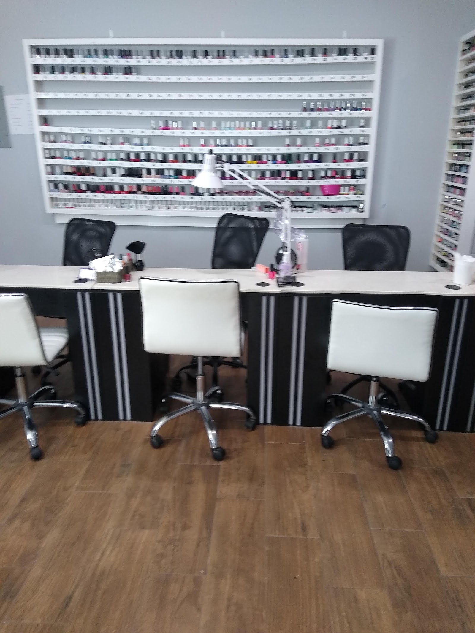 Shears & Brushes nail photo 5